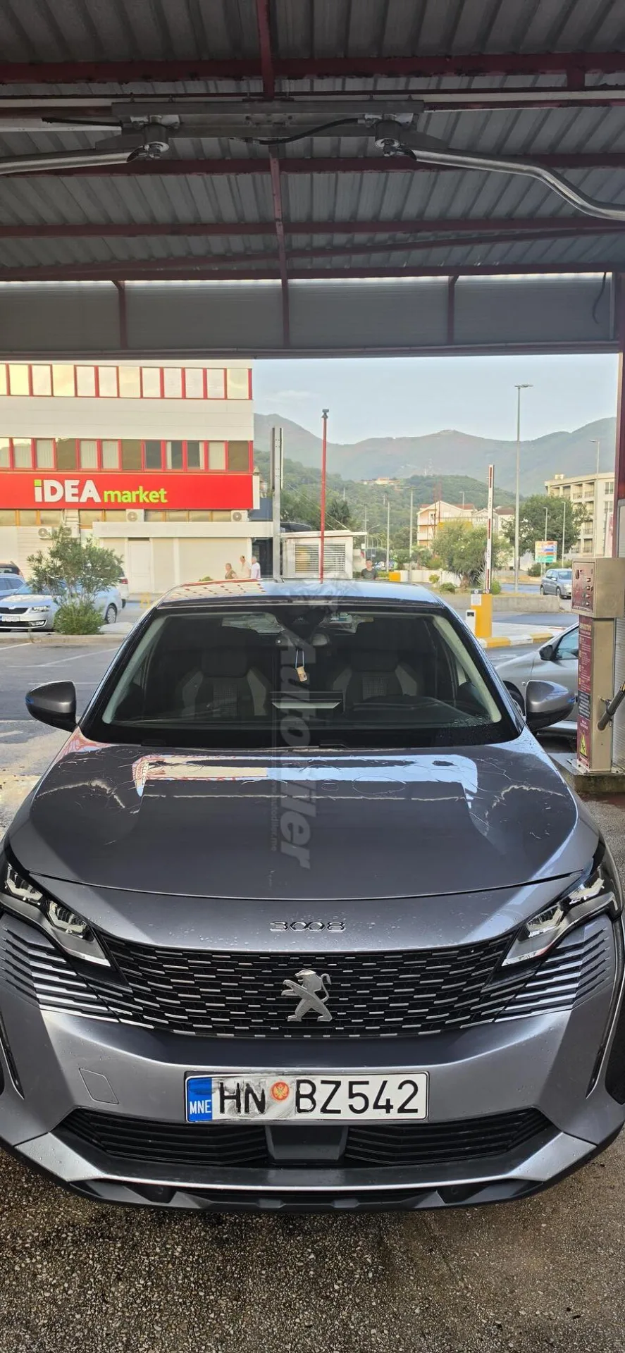 Auto u perfektnom stanju, 2021 – fotografija 1 od 6