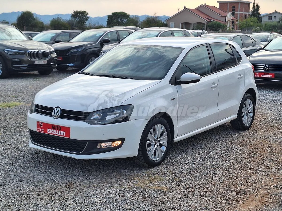 prodajem automobil, 2013 – fotografija 1 od 6
