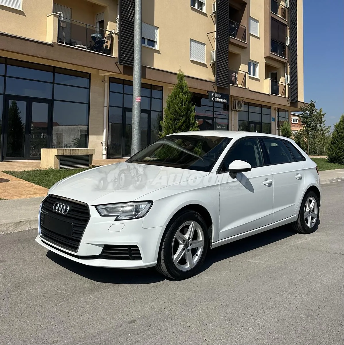 Prodajem automobil , 2017 – fotografija 1 od 6